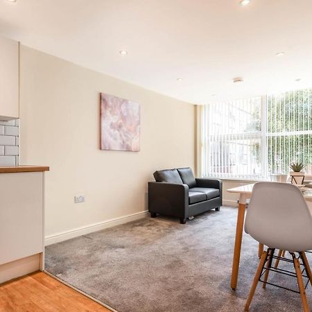 Bright 1 Bedroom Budget Flat In Central ポンテフラクト エクステリア 写真