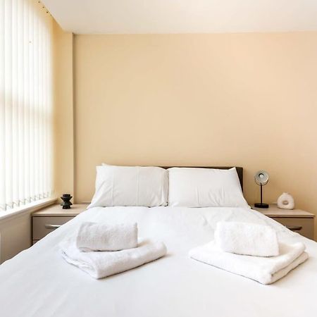 Bright 1 Bedroom Budget Flat In Central ポンテフラクト エクステリア 写真
