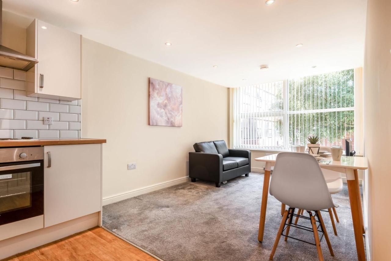 Bright 1 Bedroom Budget Flat In Central ポンテフラクト エクステリア 写真