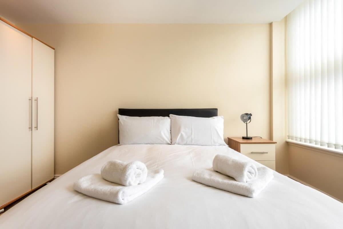 Bright 1 Bedroom Budget Flat In Central ポンテフラクト エクステリア 写真