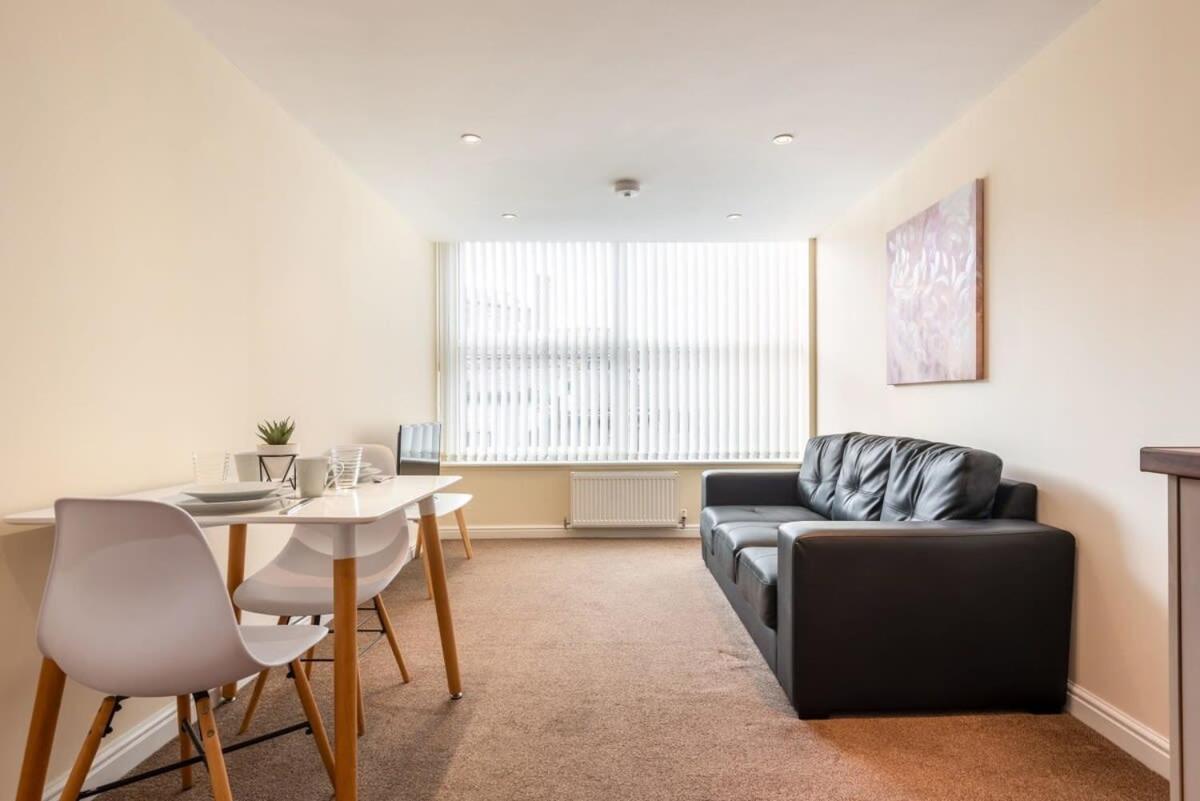 Bright 1 Bedroom Budget Flat In Central ポンテフラクト エクステリア 写真