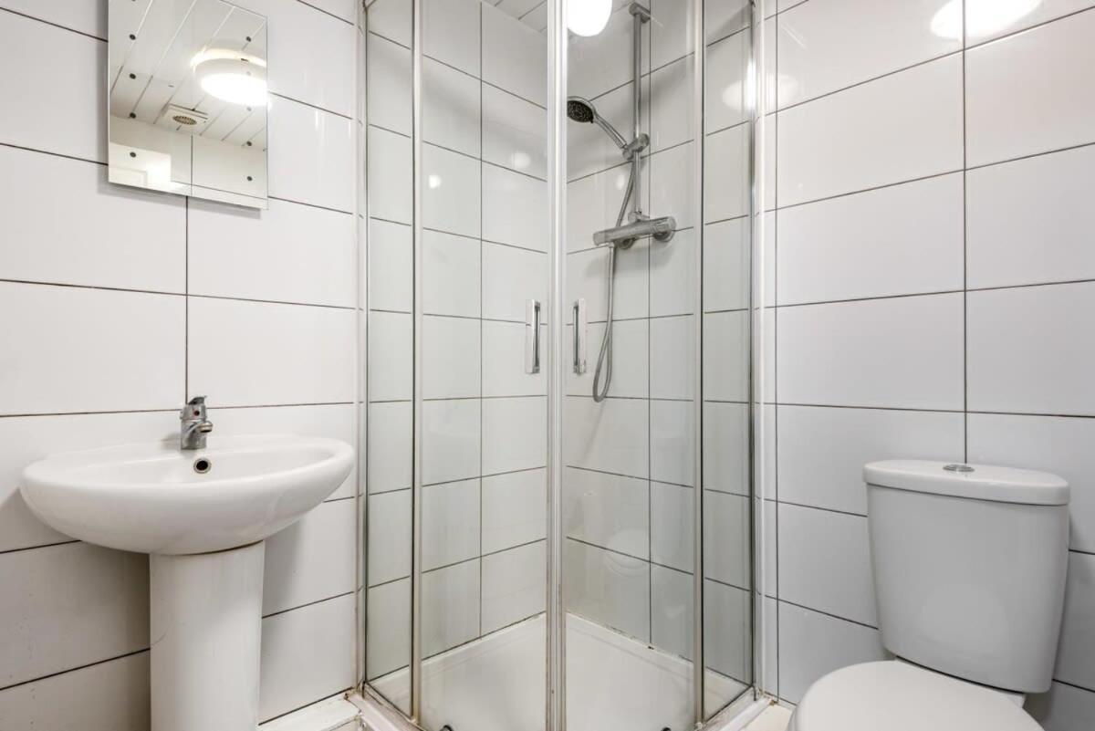Bright 1 Bedroom Budget Flat In Central ポンテフラクト エクステリア 写真