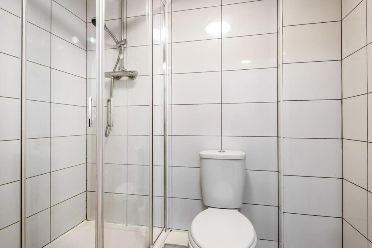 Bright 1 Bedroom Budget Flat In Central ポンテフラクト エクステリア 写真