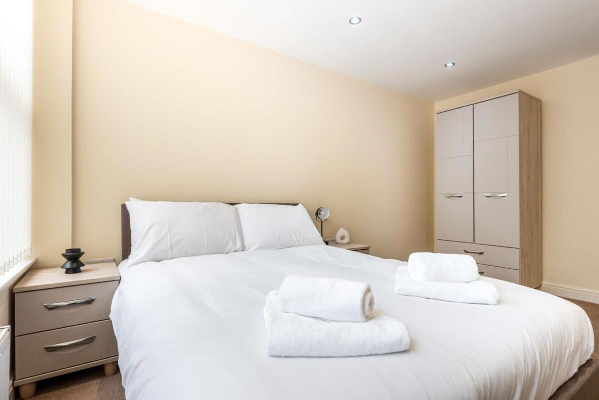 Bright 1 Bedroom Budget Flat In Central ポンテフラクト エクステリア 写真