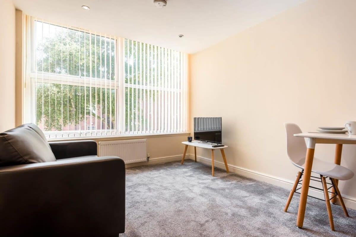Bright 1 Bedroom Budget Flat In Central ポンテフラクト エクステリア 写真